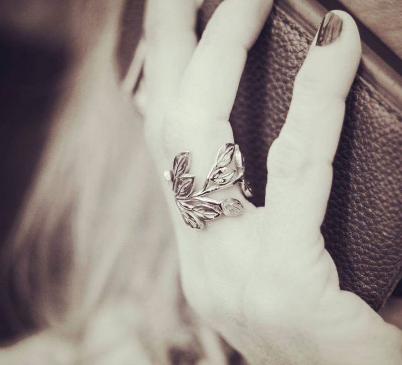 anillo de oro de hojas de fresnos de nucca onlien