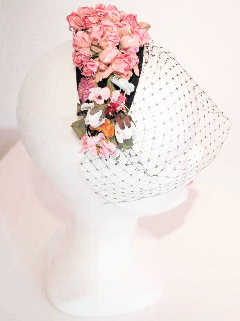 corona de flores rosas y redecilla para boda fiesta de bouret