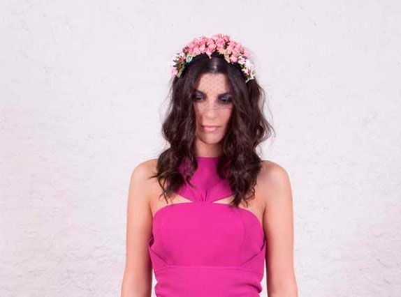 diadema flores fucsia y redecilla