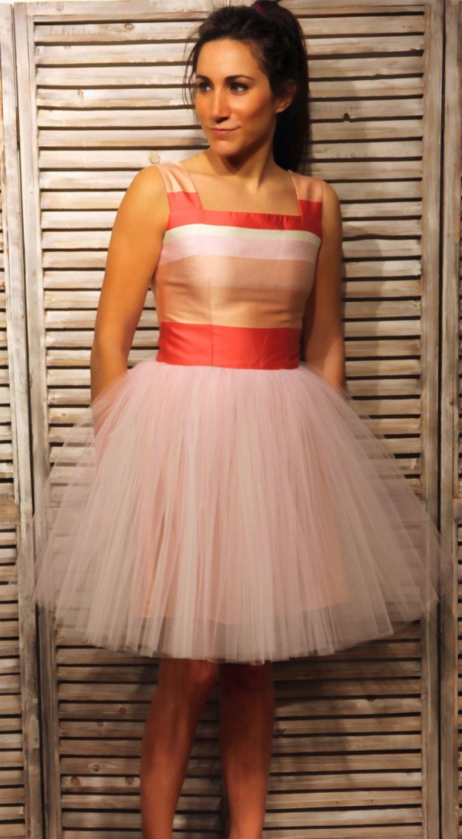 vestido con falda de tul rosa palo y naranja de laura caicoya