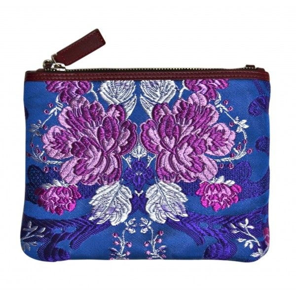 clutch azul estampado flores bordadas carmen berdonces