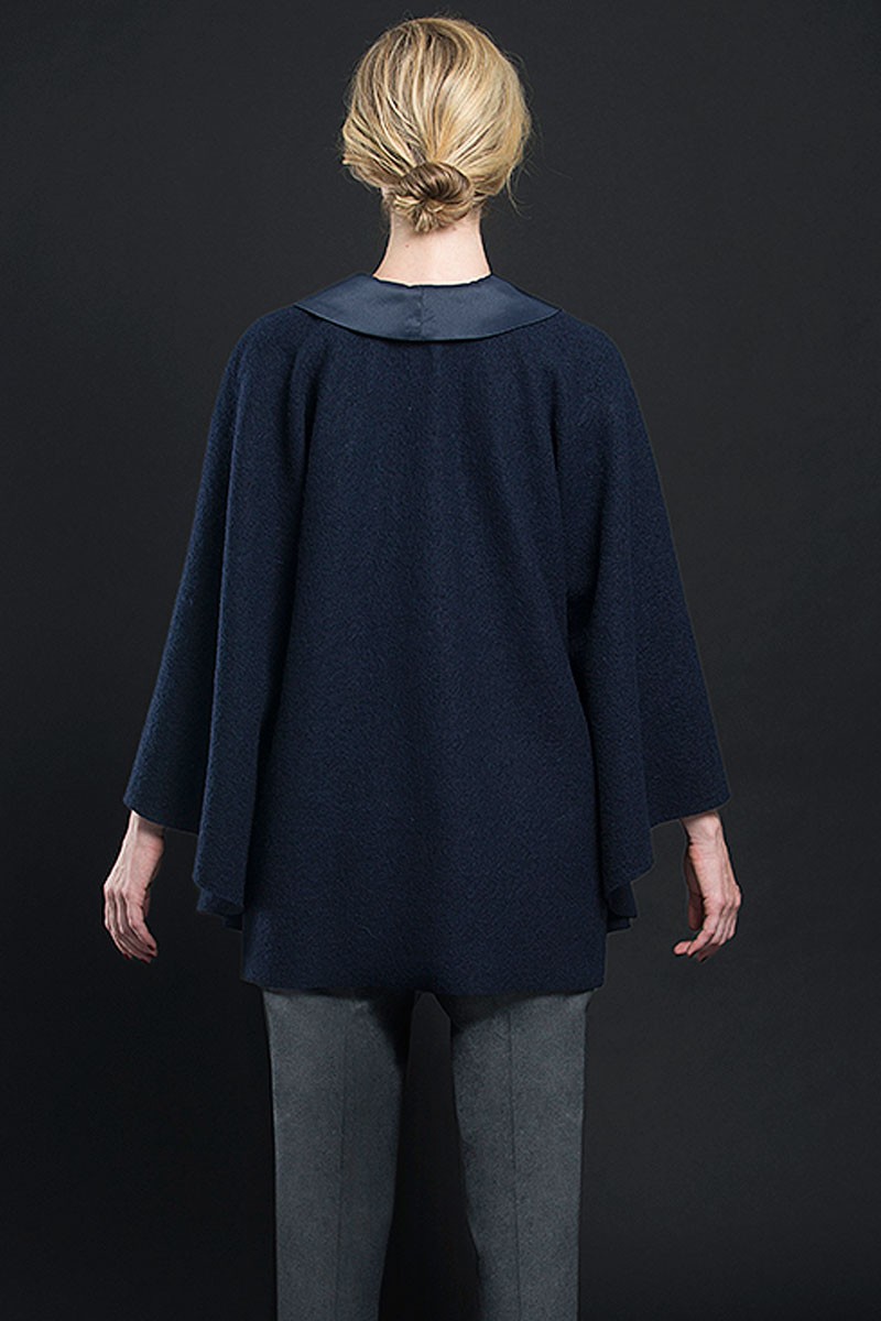 capa con solapas azul marino de lana para fiesta boda evento bautizo apparentia