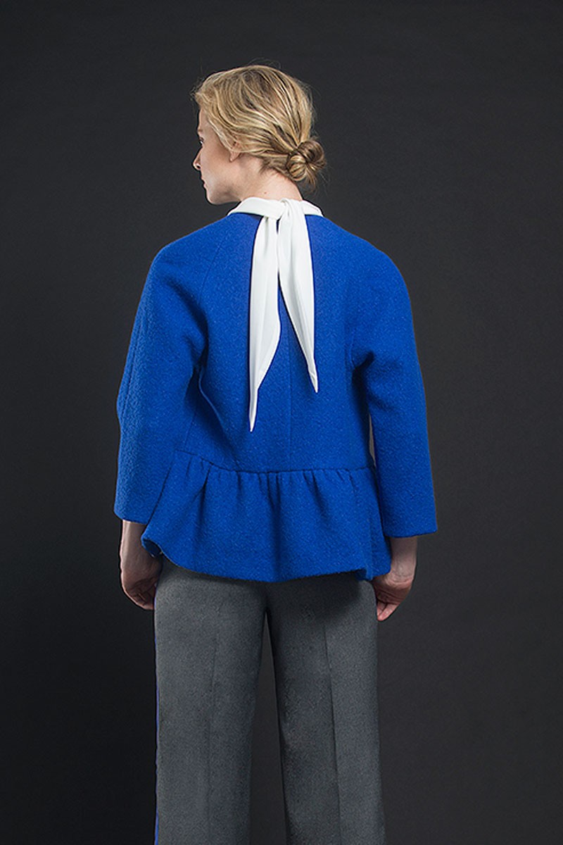 chaqueta azul de lana con volante en bajo abriga y elegante para todo tipo de eventos y ocasiones apparentia