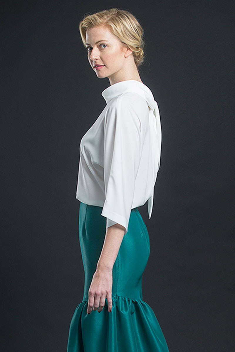 blusa blanca manga ancha cuello