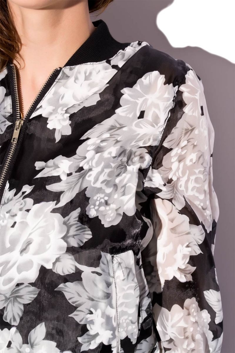chaqueta bomber de flores de q2