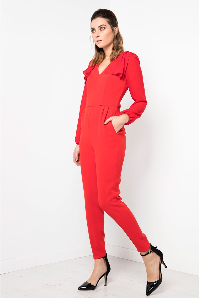 mono en color rojo largo realizado en crep y gasa con bolsillos y  volantes  en los hombros perfecto para lucir en evento fiesta boda bautizo comunion nochevieja apparentia