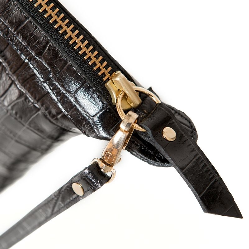 cartera de mano piel grabada coco negra