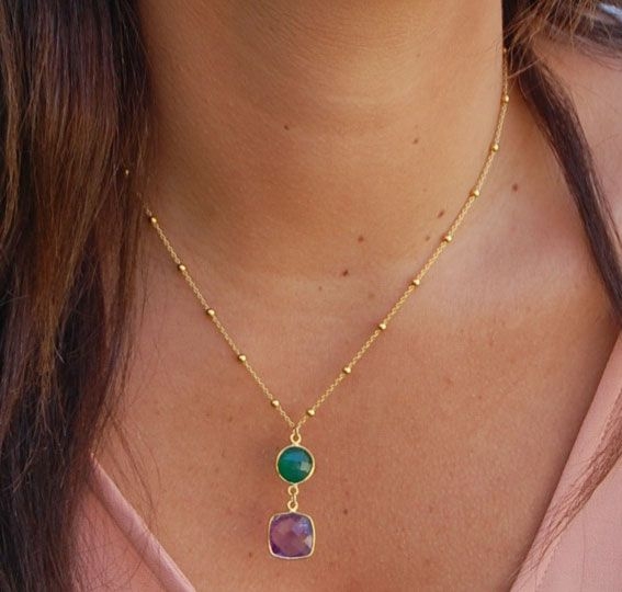 gargantilla de oro con pidras naturales verde y morada joyas online nucca