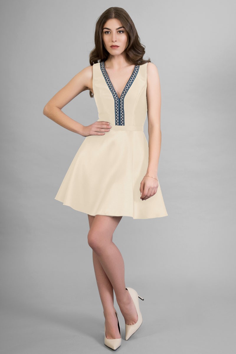 vestido corto beige escote pico falda vuelo bordado fiesta invitada comprar online apparentia