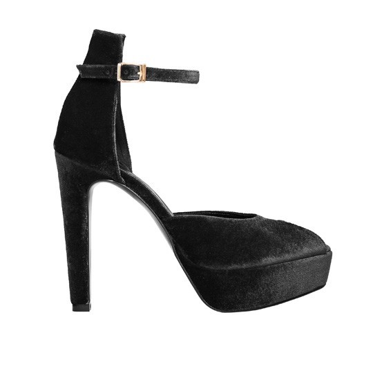 sandalia con plataforma muy elegante de terciopelo en color negro con tira con cierre en el tobillo muy sofisticado y femenino de mas 34 para invitada boda nochevieja evento fiesta apparen