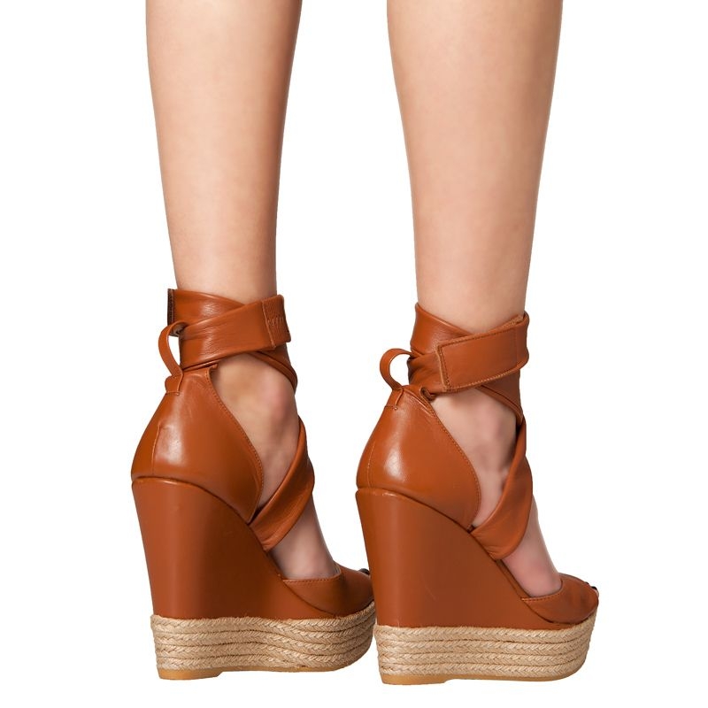 Sandalias de cuñas de tiras cruzadas al tobillo de mas34 boda