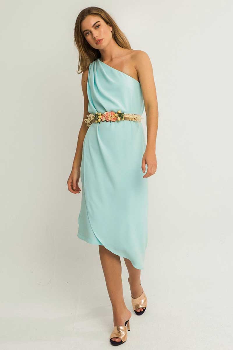 Vestido corto crepe azul celeste escote asimetrico efecto capa