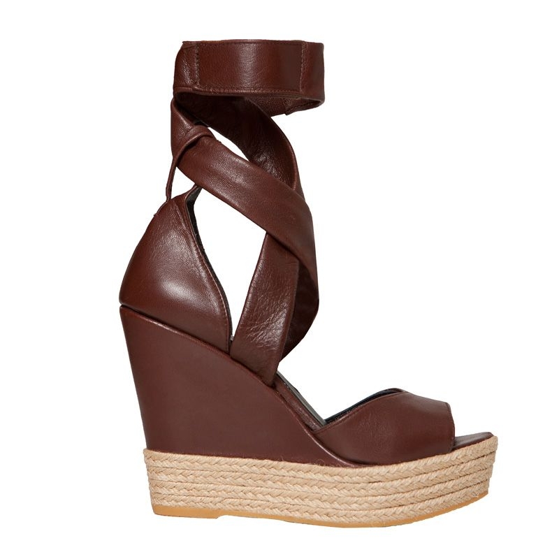 Sandalias de cuñas de tiras cruzadas al tobillo color marron