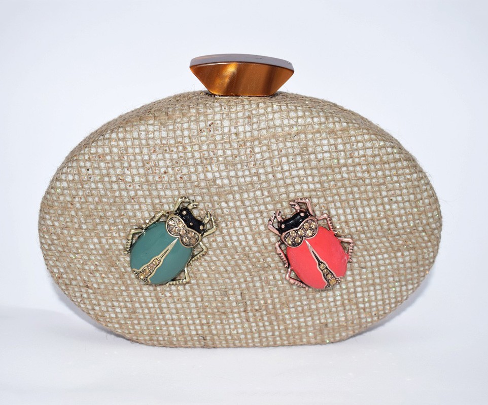 Bolso de fiesta de rafia con escarabajos joya para invitada de boda bautizo comunion eventos fiesta madrina cena de empresa graduacion