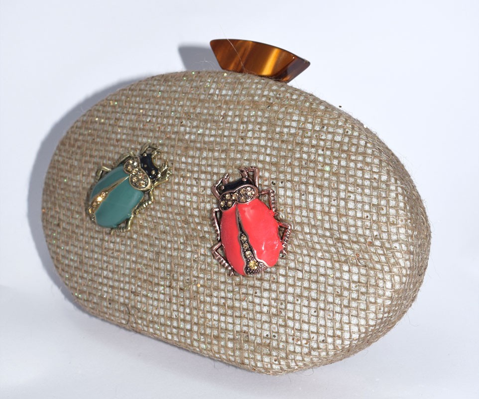  clutch de rafia con escarabajos joya para invitada de boda bautizo comunion eventos fiesta madrina cena de empresa graduacion