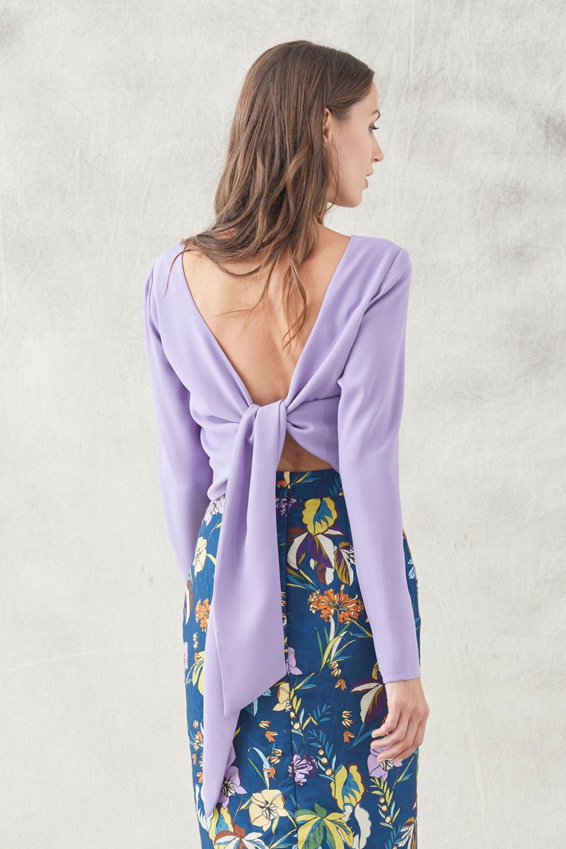 omprar online top crop color lila con escote en espalda y lazada para combinar con faldas y blusas ideal para trajes invitadas de boda eventos fiestas de apparentia