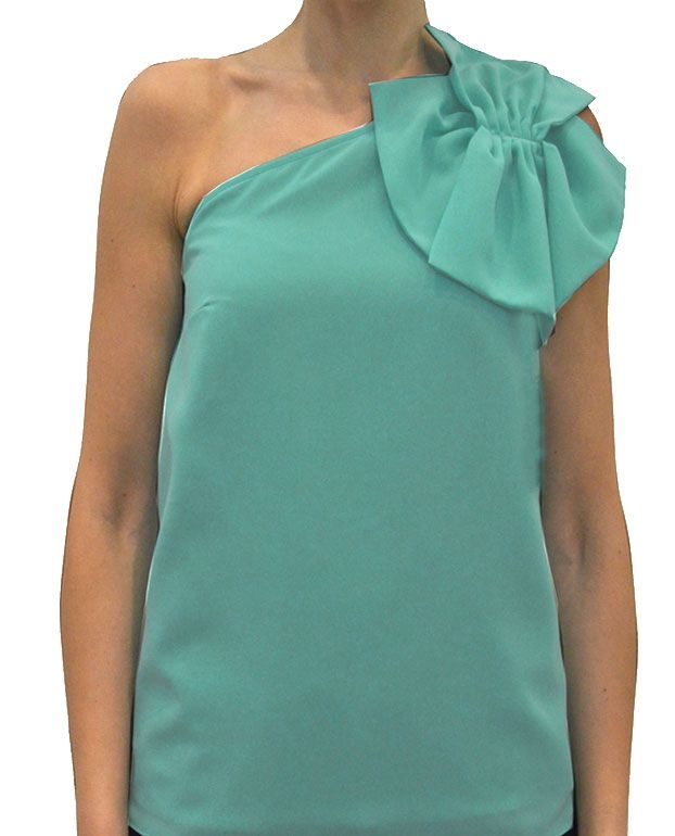 top blanco asimetrico con lazo al hombro de arimoka online