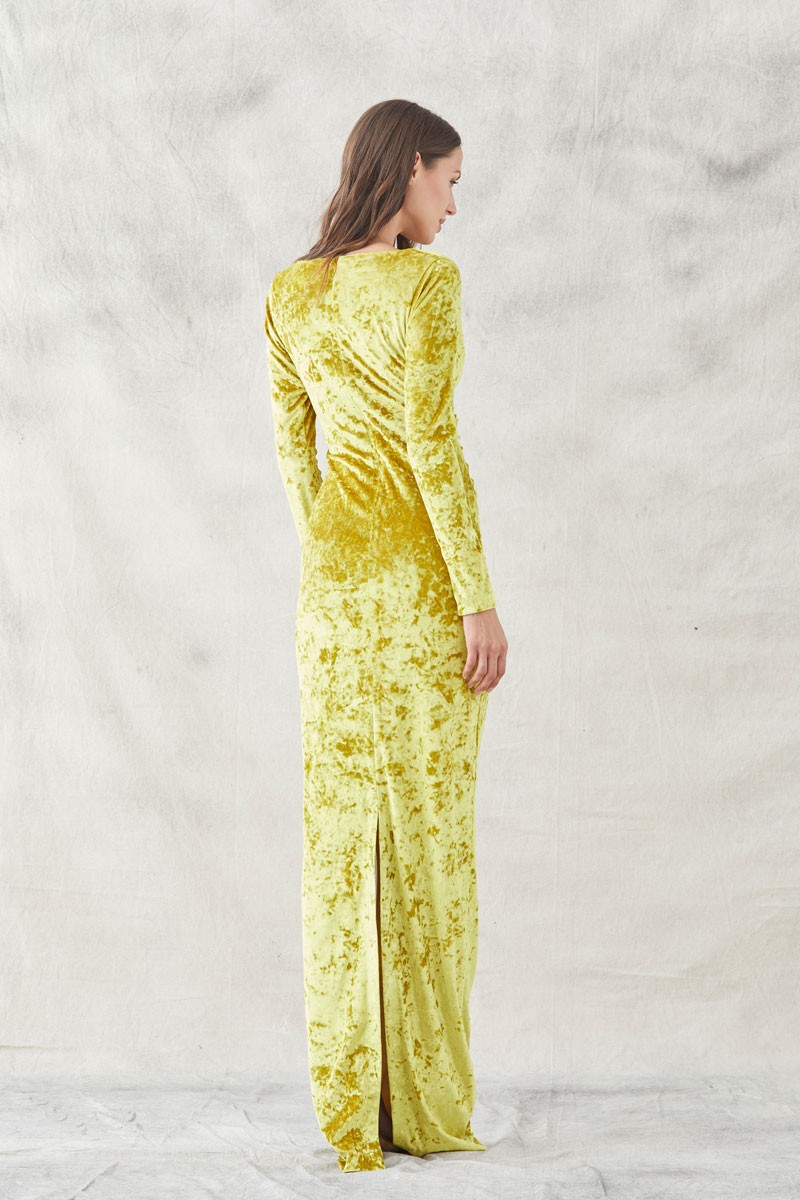 comprar online vestido para evento de noche fiesta de terciopelo en color mostaza con bordado