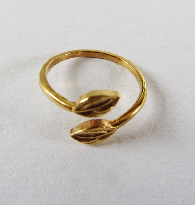 anillo hojas adaptable bañado oro nucca