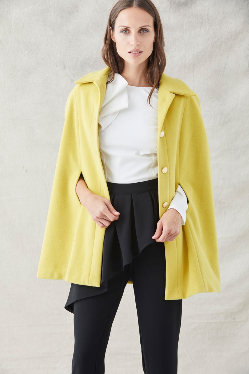 capa mostaza para invierno con caballitos de mar de hilos de lurex bordado con perla shopping