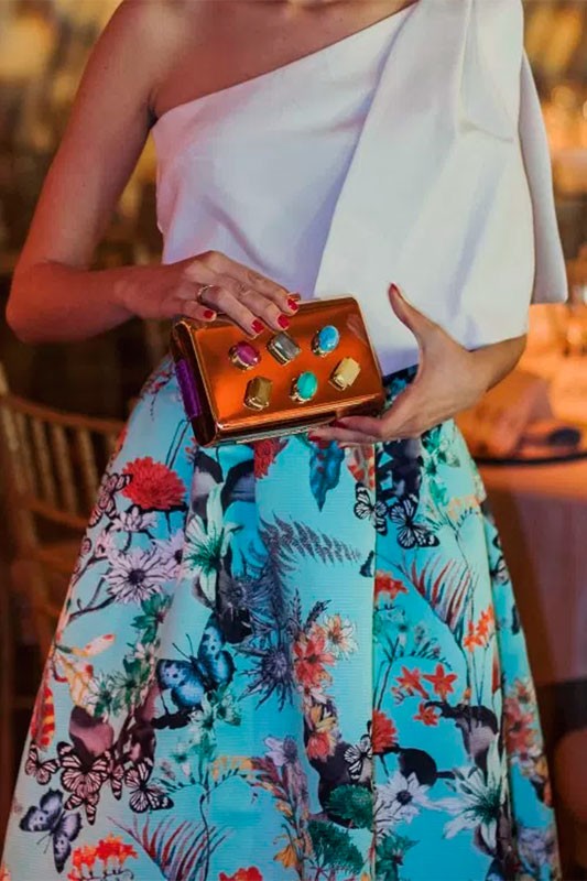 bolso de fiesta dorado con piedras preciosas de colores de apparentia tienda online
