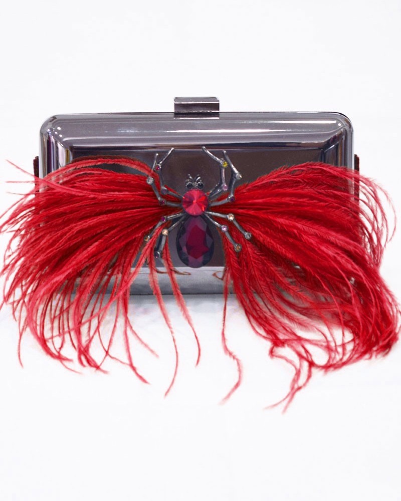 clutch base plata plumas rojas y arana con piedra roja para eventos fiestas invitadas apparentia