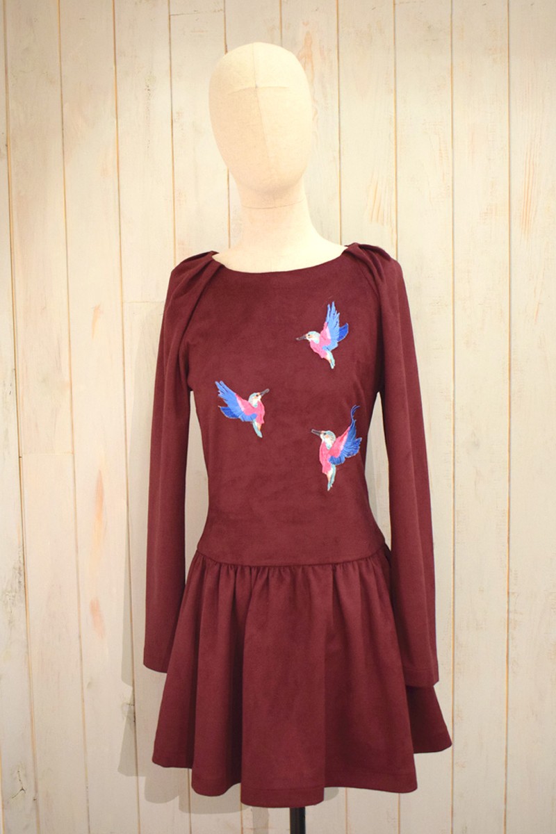 comprar online vestido corto de vuelo antelina granate con tres pajaros bordados de apparentia