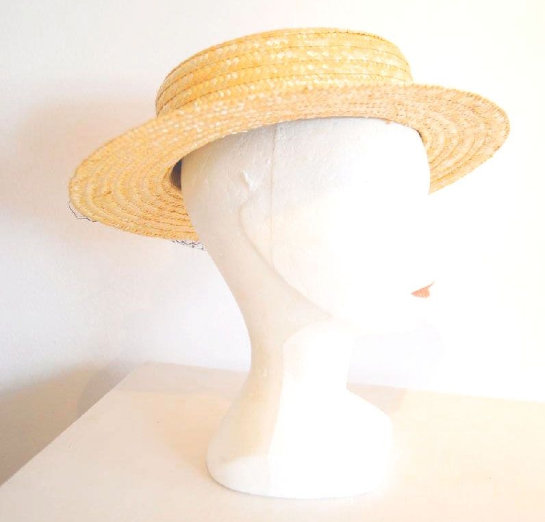 canotier de flores fucsia para invitadas boda de bouret online