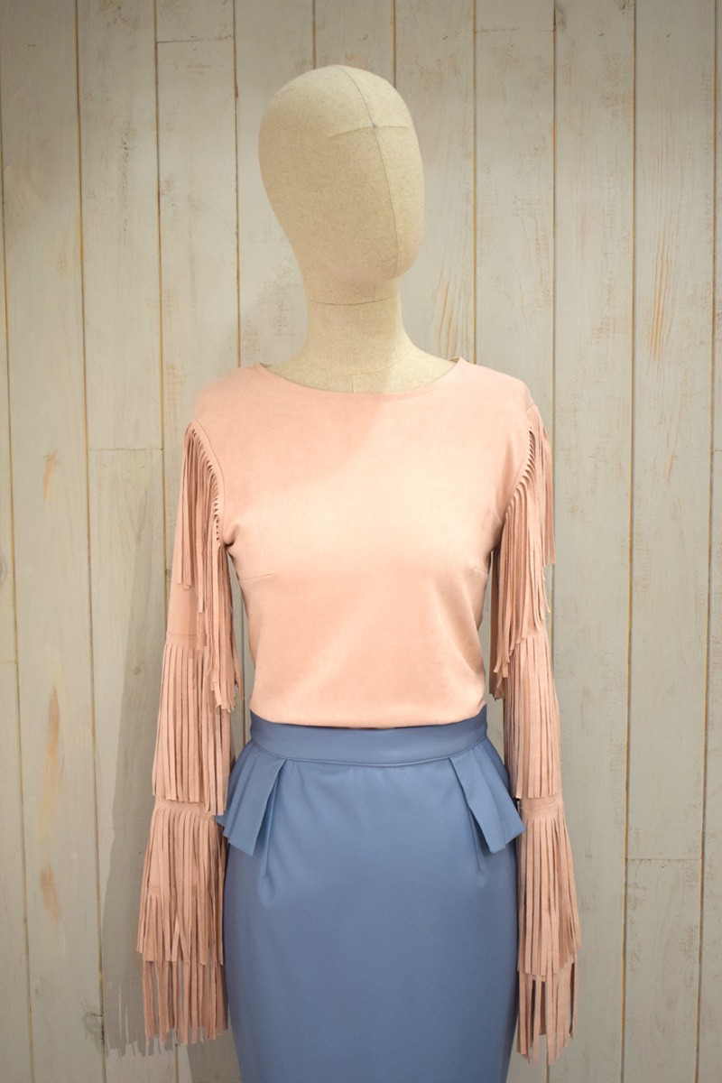 jersey antelina rosa ajustado con flecos en mangas para invitadas de fiesta eventos galas de apparentia