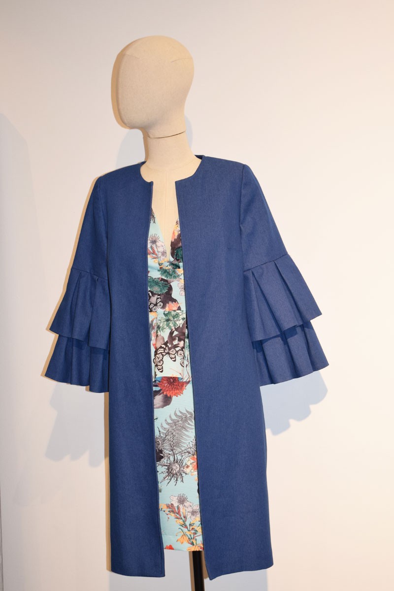 abrigo vaquero con volantes en mangas de apparentia invitadas eventos shopping online