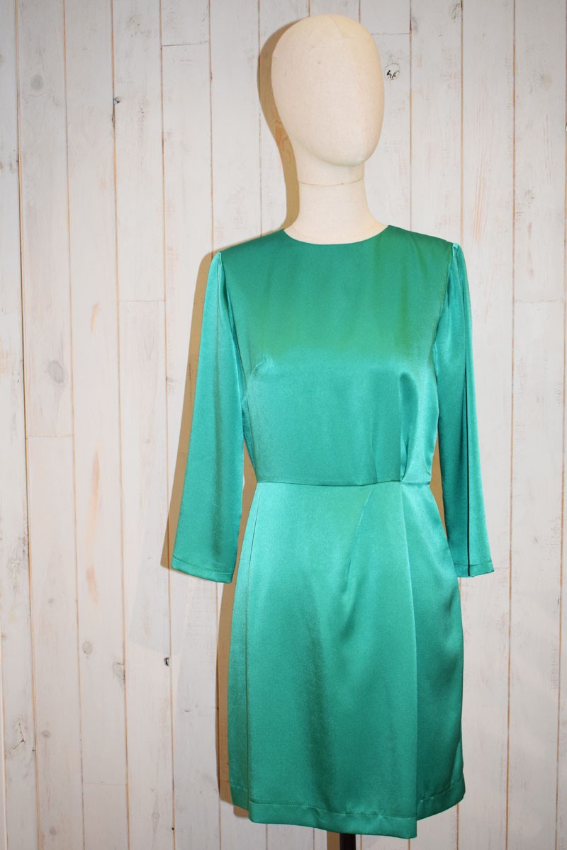 vestido corto verde de manga larga saten de apparentia invitadas bodas eventos bautizos comuniones