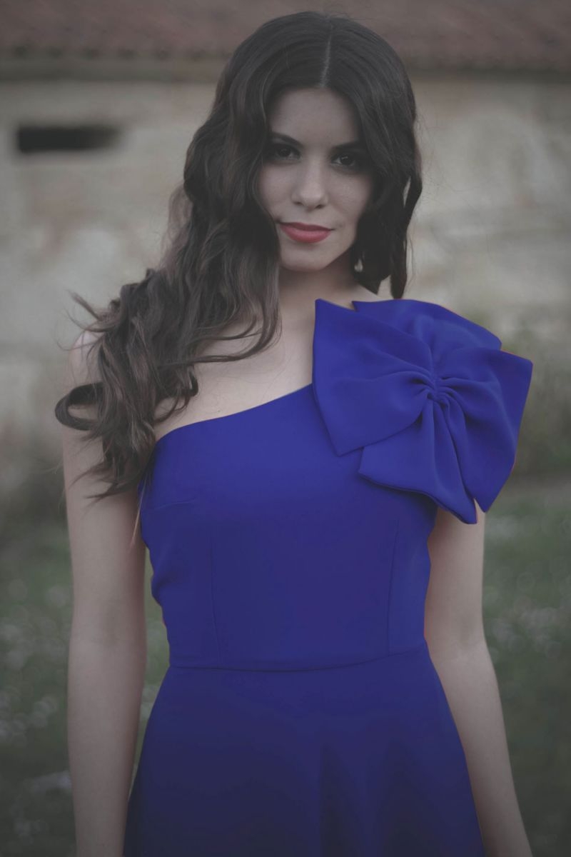 Vestido largo azul klein boda Alex Arimoka