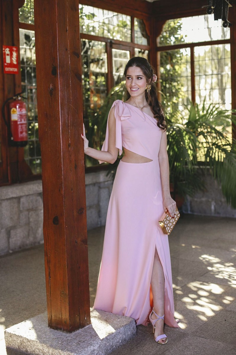 vestido largo rosa palo con abertura