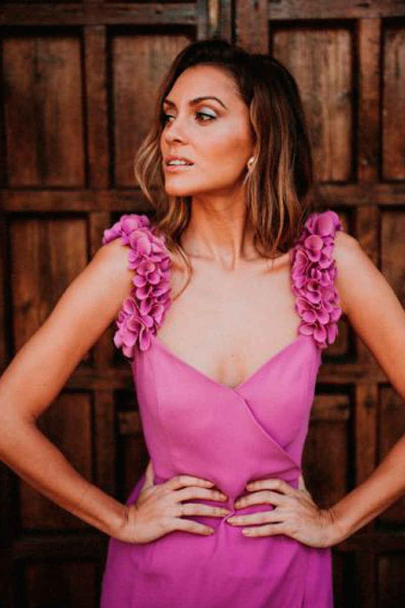 vestido midi frambuesa cruzado con flores en escote firma apparentia shopping online invitadas bodas eventos bautizos