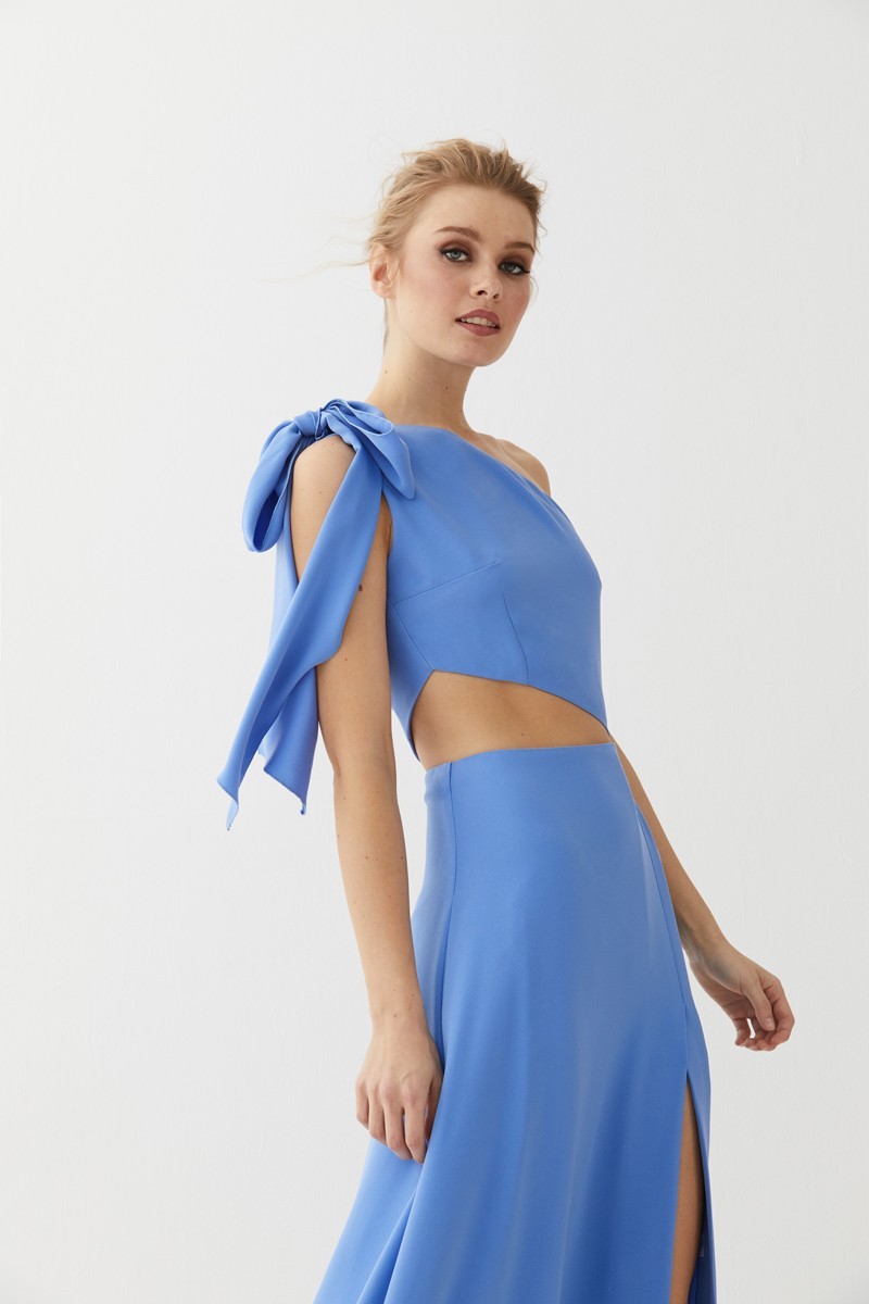 Vestido de fiesta largo azul con abertura en falda y lazada para invitadas boda, gala, evento, alfombra roja, de apparentia