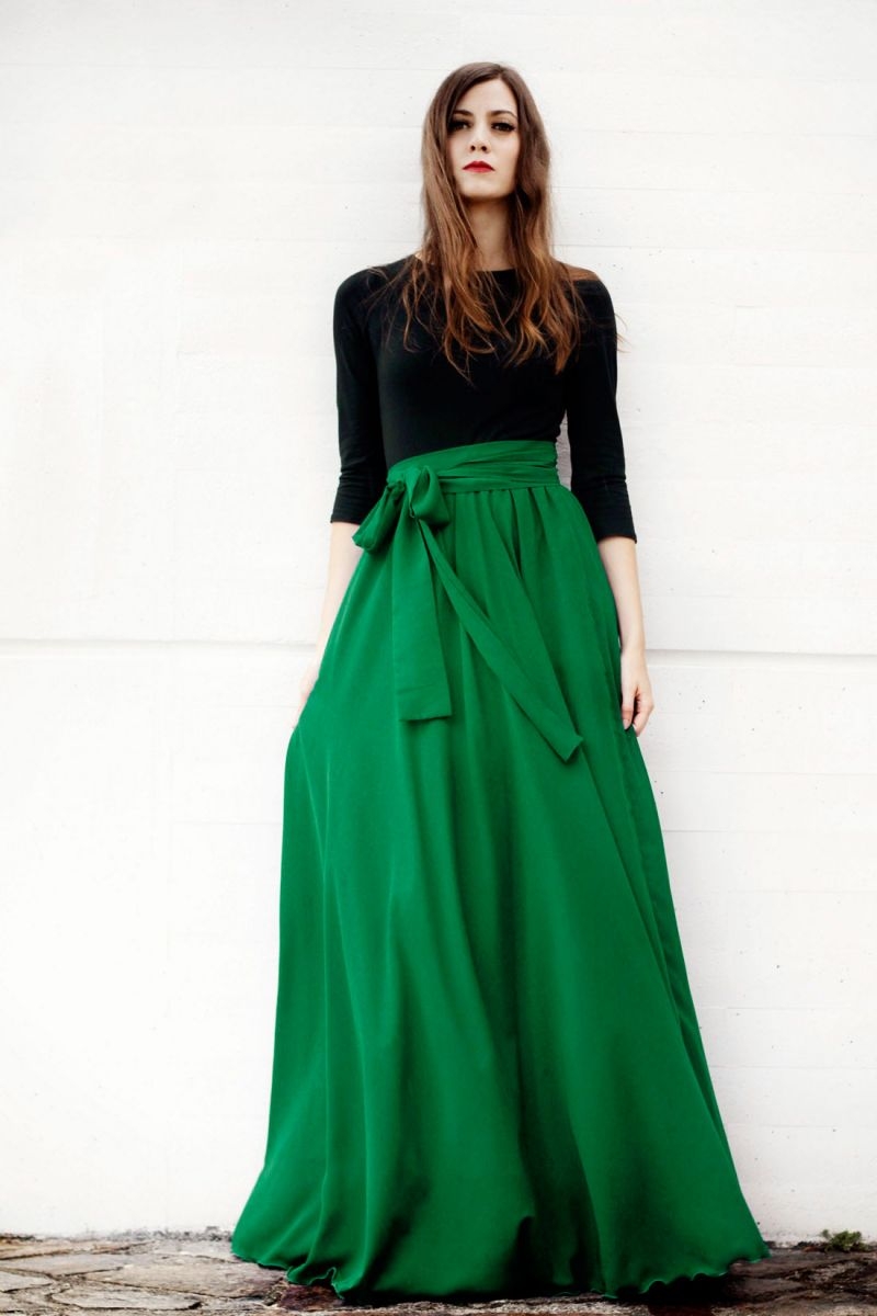 vestido largo de fiesta con falda verde y top negro de arimoka