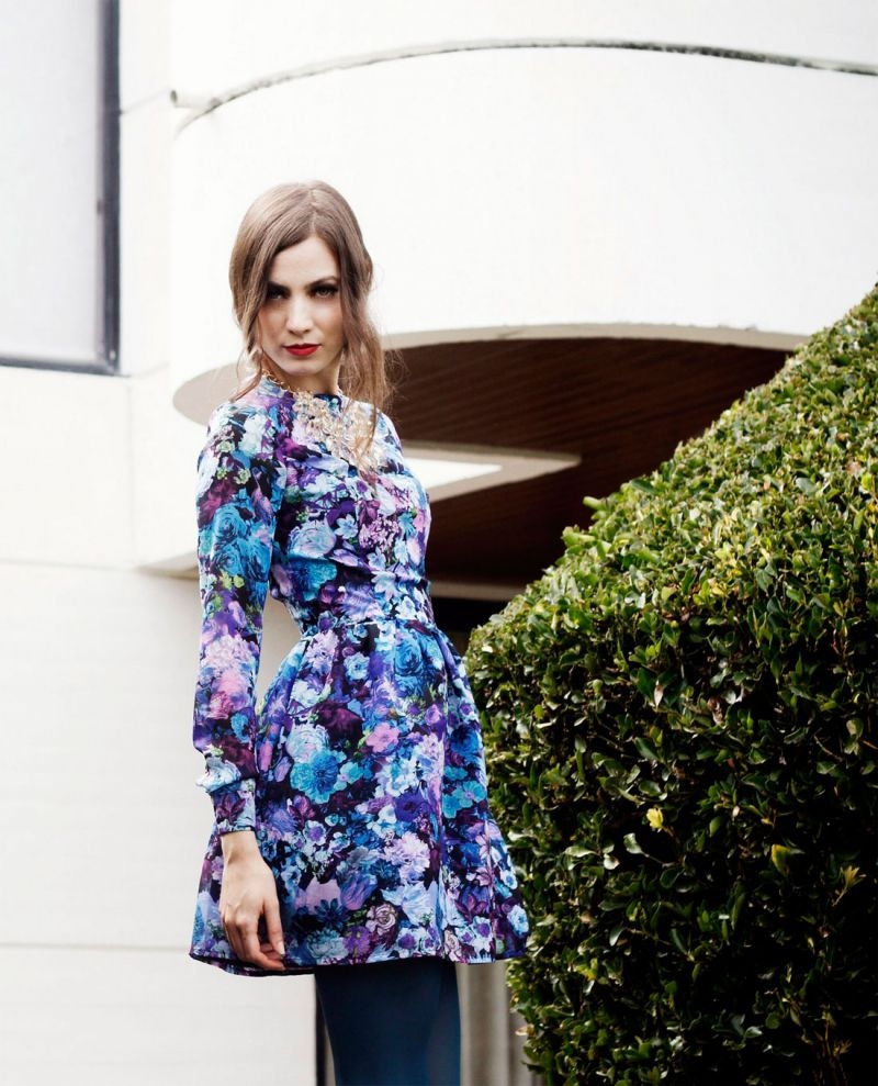 vestido corto de flores azules de arimoka online