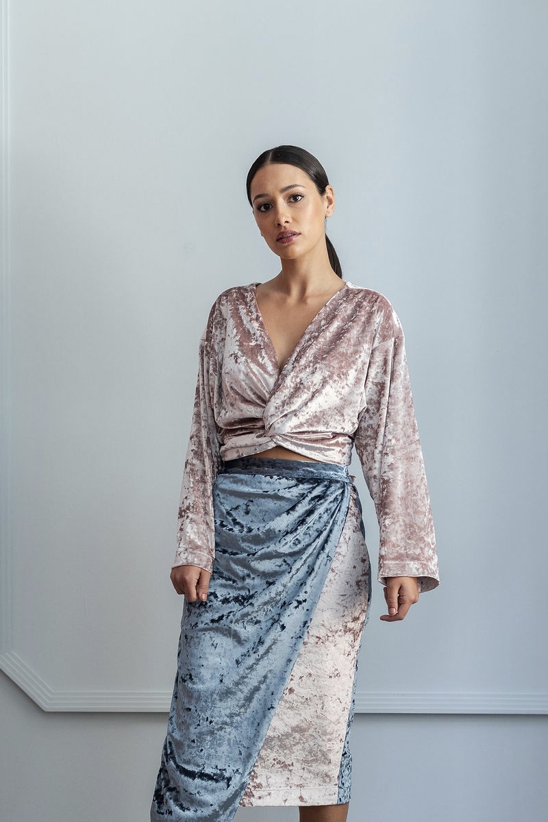 blusa para invitada de terciopelo de color rosa eventos fiestas bautizos comuniones bodas madrinas ocasiones especiales apparentia