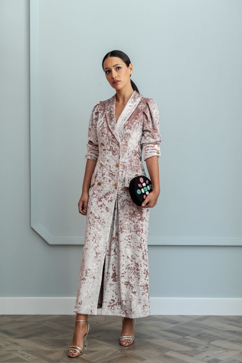 vestido midi tipo esmoquin para invitada confeccionado en terciopelo azul de fiesta para eventos, ocasiones especiales bodas apparentia