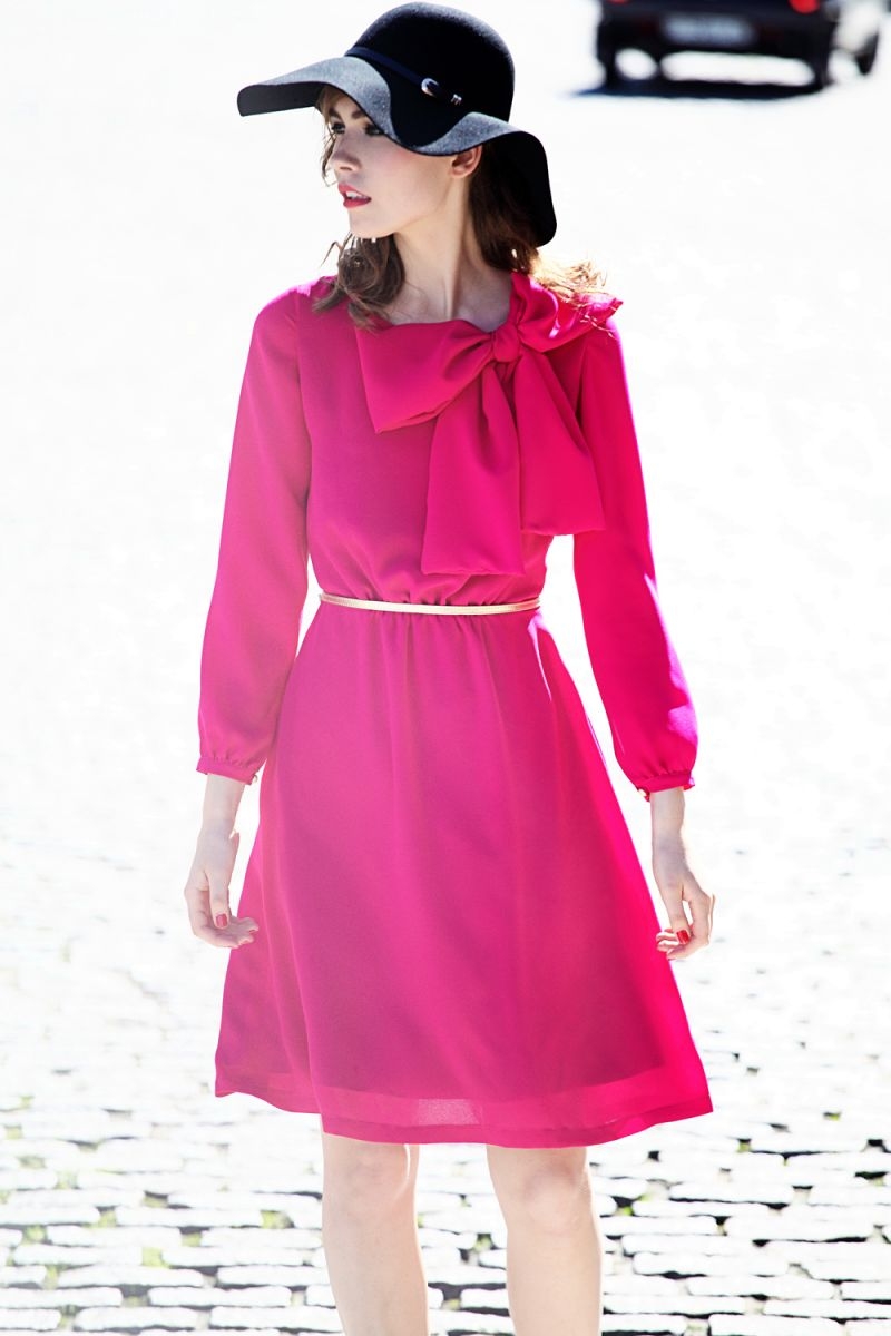 vestido corto de fiesta rosa fucsia con lazo en hombro para bautizo, coctel y evento