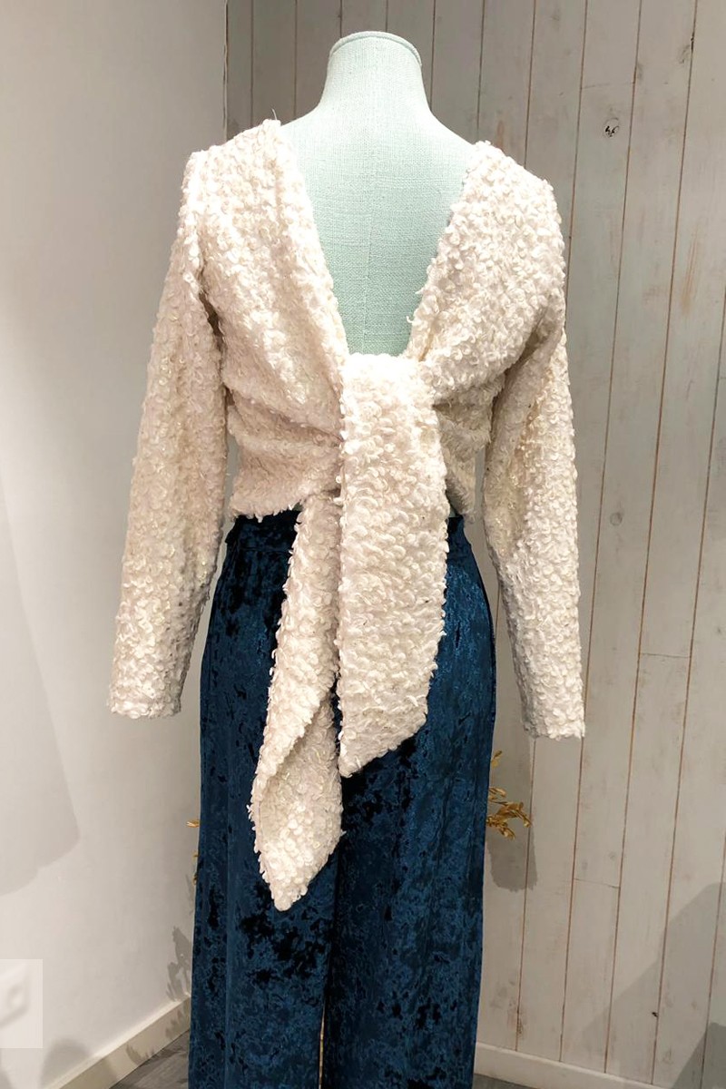 blusa de baguilla manza larga color blanco con lazada atras escote espalda para invitadas bodas eventos nochevieja bautizos apparentia