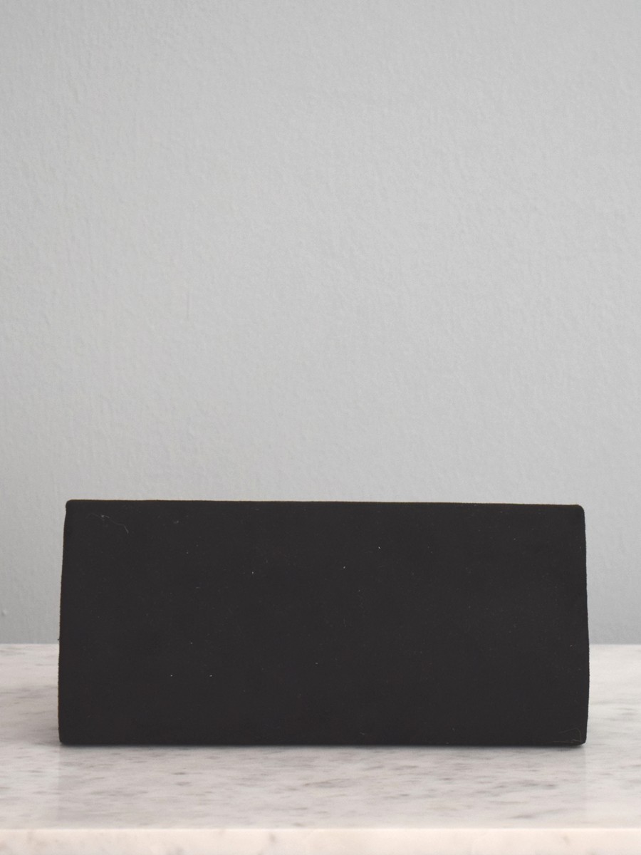 comprar online bolso de fiesta de ante negro con aplicaciones doradas para invitadas