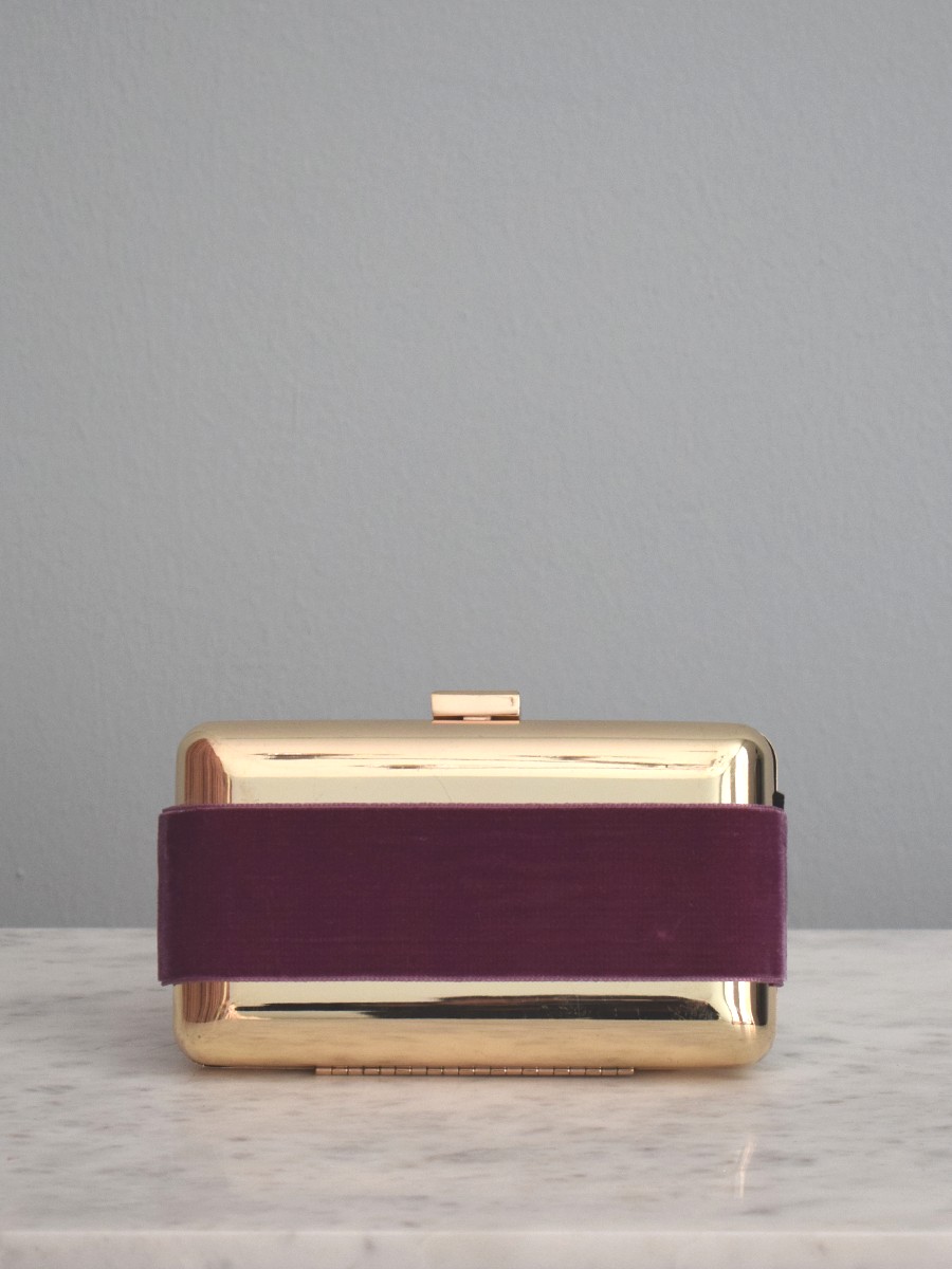 bolso para invitadas de laton dorado con hojas de terciopelo para eventos fiestas bautizos comuniones nochevieja