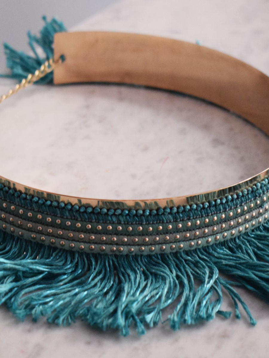 cinturon dorado con flecos azules para invitadas fiestas eventos ocasiones especiales nochevieja apparentia