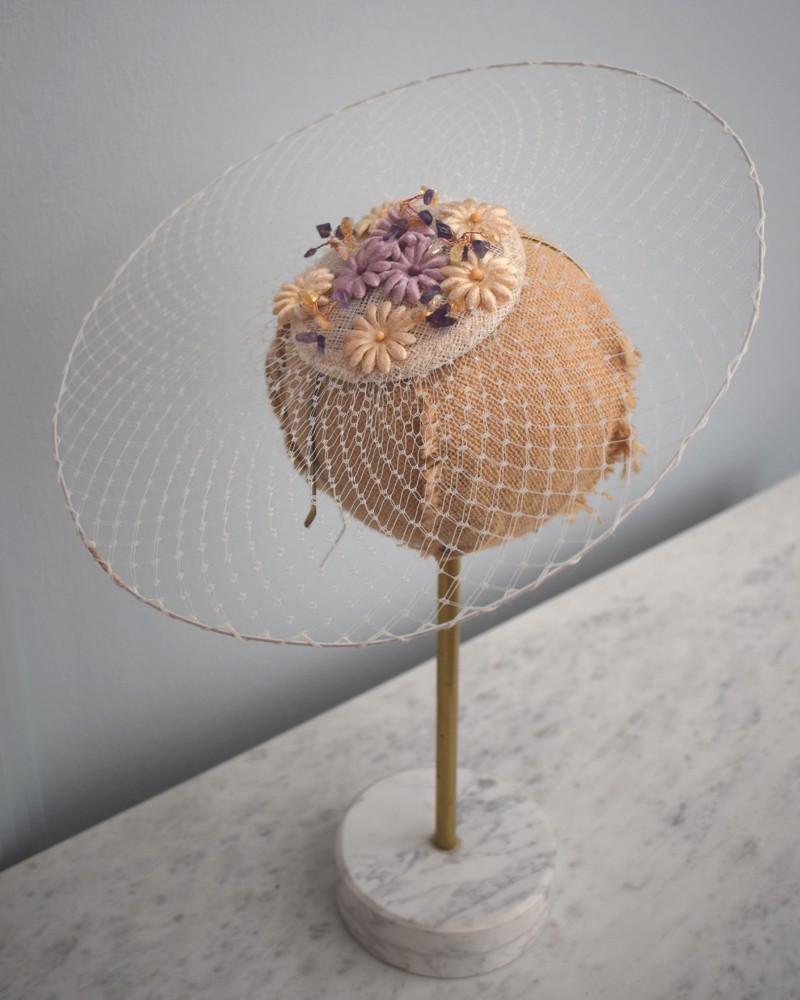 tocados para fiestas apparentia de red con adorno de flores de terciopelo de colores apparentia