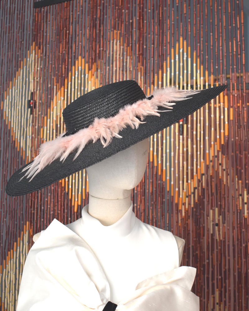 Comprar online complementos de fiesta pamela rafia natural negra con plumas rosas apparentia
