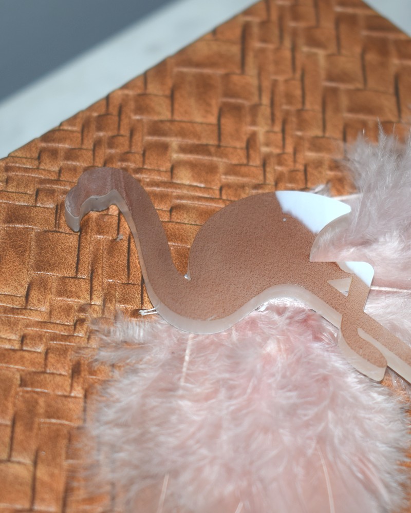 Comprar online complementos para invitadas fiestas eventos bodas marrones con flamencos y plumas apparentia