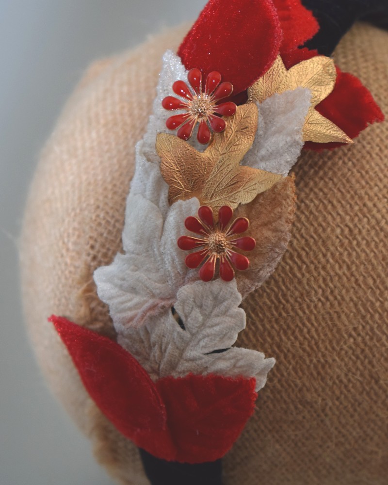 complementos para invitadas diademas negras con hojas de terciopelo  fiestas eventos ocasiones especiales apparentia