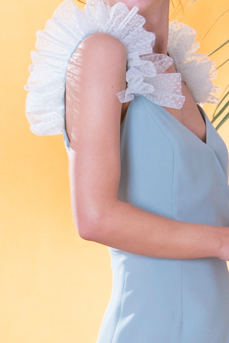  vestido de fiesta largo midi cruzado aguamarina con volantes de plumetti en tirantes para invitadas a boda, bautizo, comunion, shoponline, apparentia