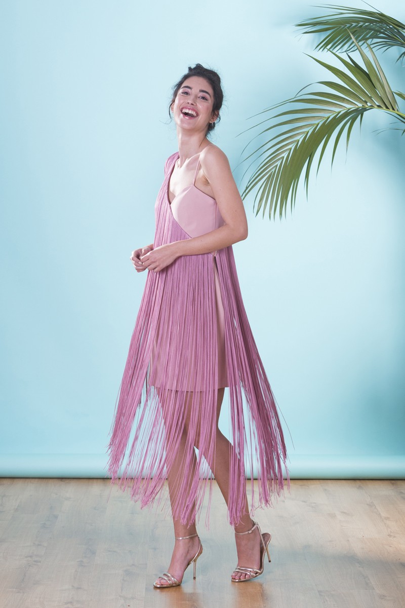 comprar online Vestido corto de fiesta color rosa de corte asimetrico con flecos largos para invitada a boda, evento, verano de apparentia